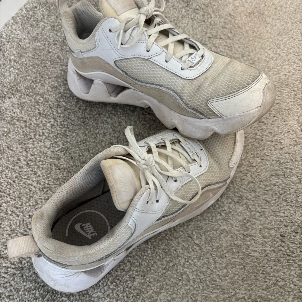 Nike White Running Shoes - Picture 4 of 4